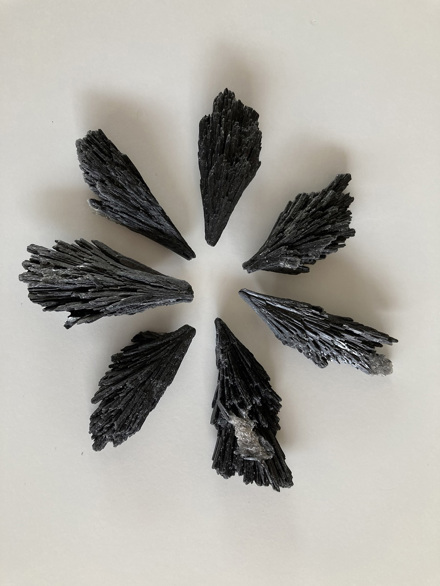 Kyaniet Zwart Kristalloods (2)